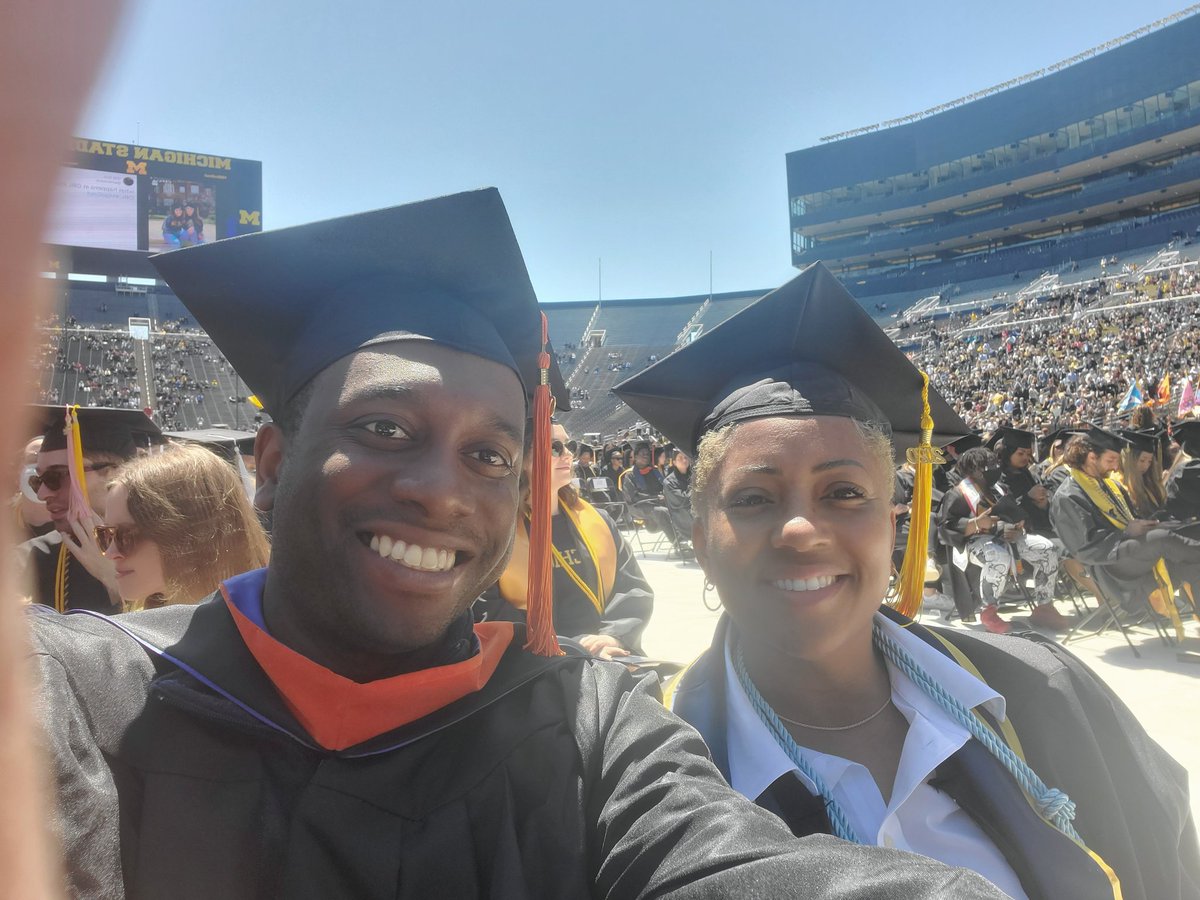 Chase_Meii's tweet photo. We did it!! #MgoGrad https://t.co/8isiL9L7Uw