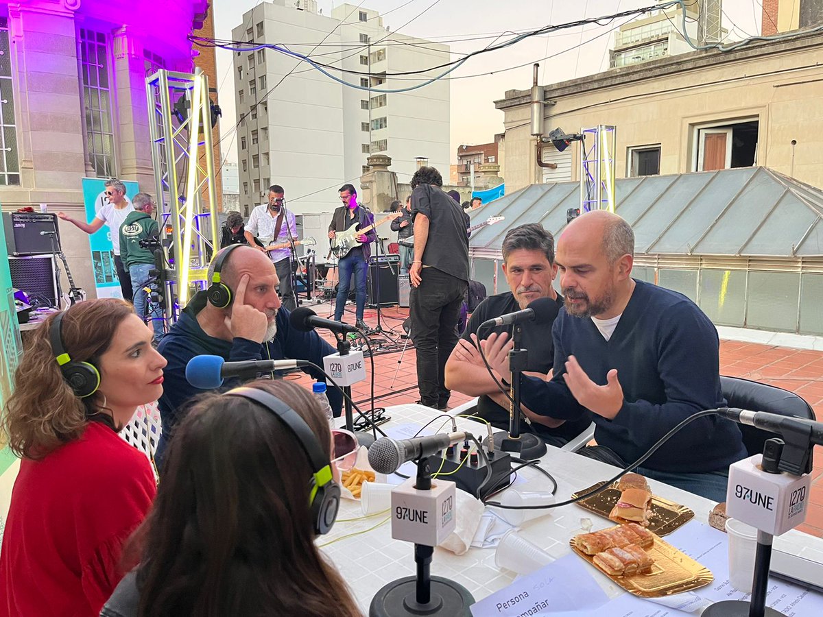 #Seguimos con los festejos por los 23 años de la #97UNE  <a href="/GabrielMorini74/">Gabriel Morini</a> <a href="/ligambarotta/">Lisandro Gambarotta</a> <a href="/Julianvaccarini/">Julian Vaccarini</a> <a href="/barinaga_lau/">Lau Barinaga</a> y Celina Harry.