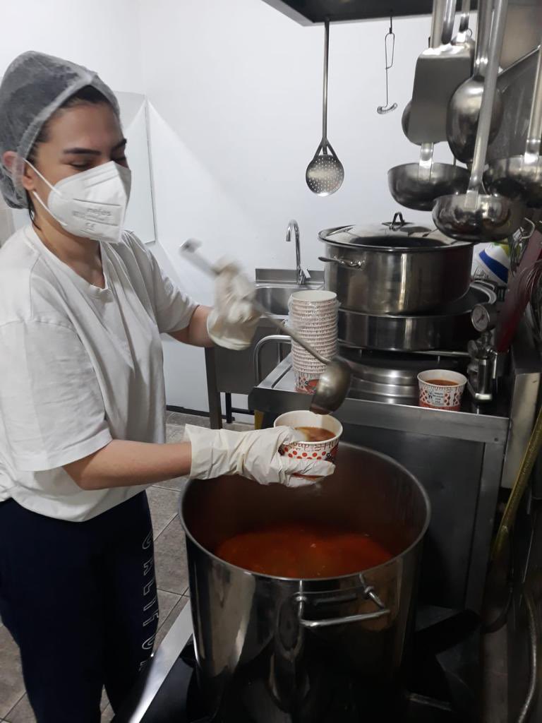 corbadatznolsun's tweet photo. Bugün @gsusfk ve bireysel katılım sağlayan, toplamda 25 gönüllümüz ile birlikte evsizlere gıda dağıtıp bir araya geldik. 🦺🥣

📍Taksim https://t.co/EnK7Lhq2ot