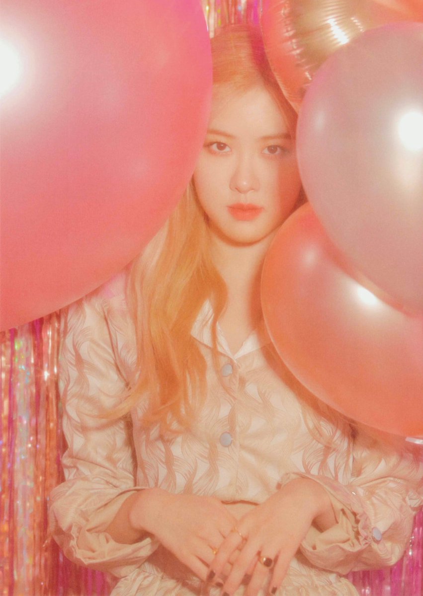 rshourly's tweet photo. #로제 #ROSÉ https://t.co/cZSJG8NoTP