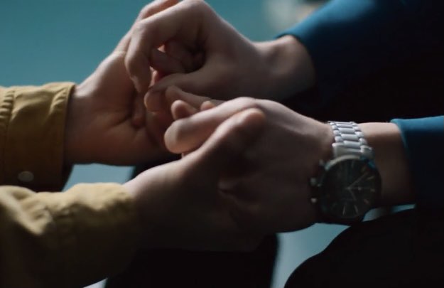 yr_purplehoodie's tweet image. Simon x Wilhelm, hands [1/3]