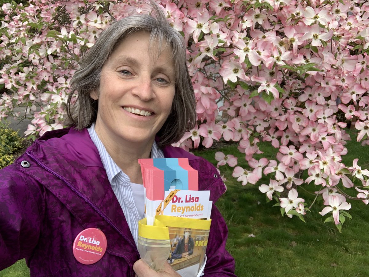 LisaForOregon's tweet photo. I often jog between homes when I’m canvassing. But sometimes, you need to stop and smell and admire the flowers. #OregonSpring #VoterContact #HD34 https://t.co/4XetQ2Lgy0