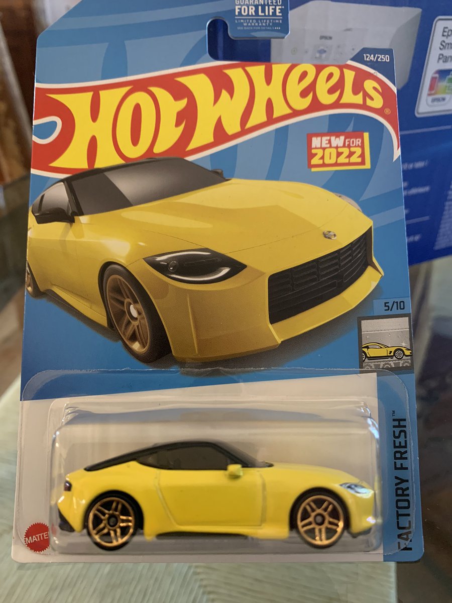 MConnerAZ's tweet photo. Come on @NissanUSA let’s go! I have a spot in my garage waiting to sit next to my 240z. https://t.co/Ww85PShGr6