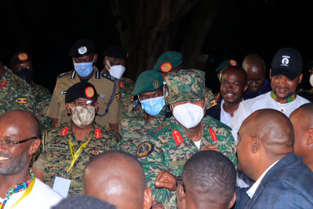 These two pictures are screaming. Do a pixel by pixel analysis. Tell me what do you see?