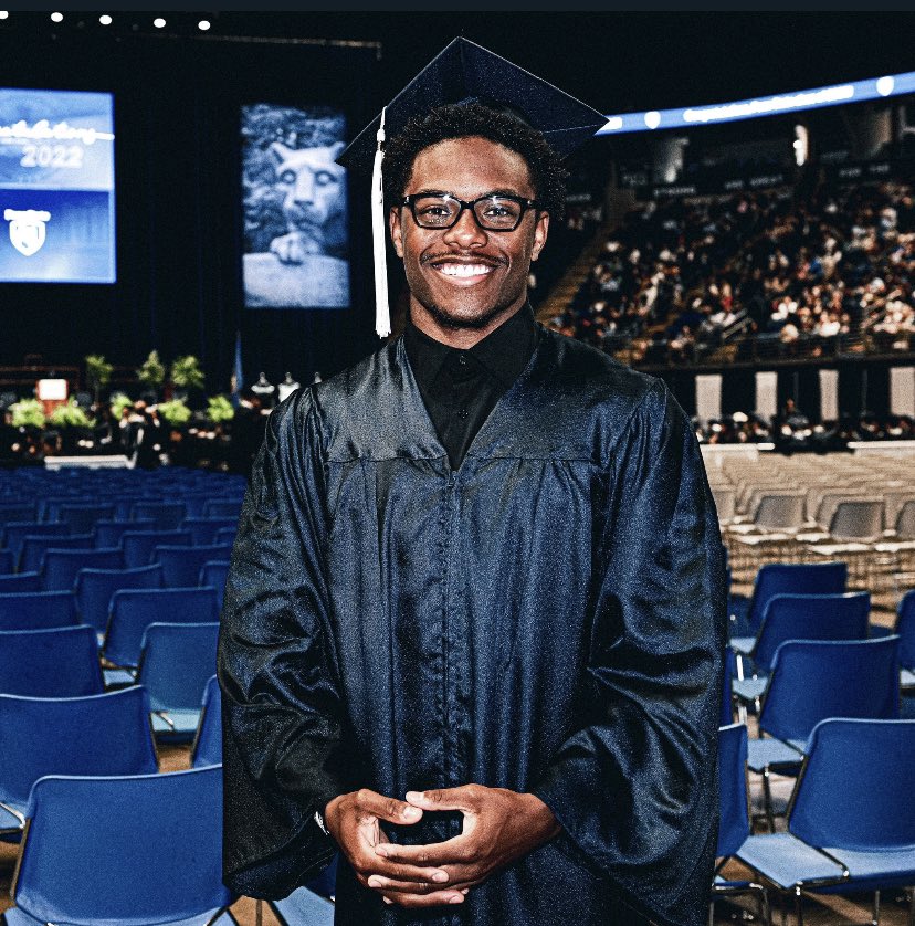AdamSchefter's tweet photo. And another notable Penn State graduation today: Washington’s first-round pick, @JahanDotson, also received his degree today.

📸 @Commanders https://t.co/aXHK0PYTsQ