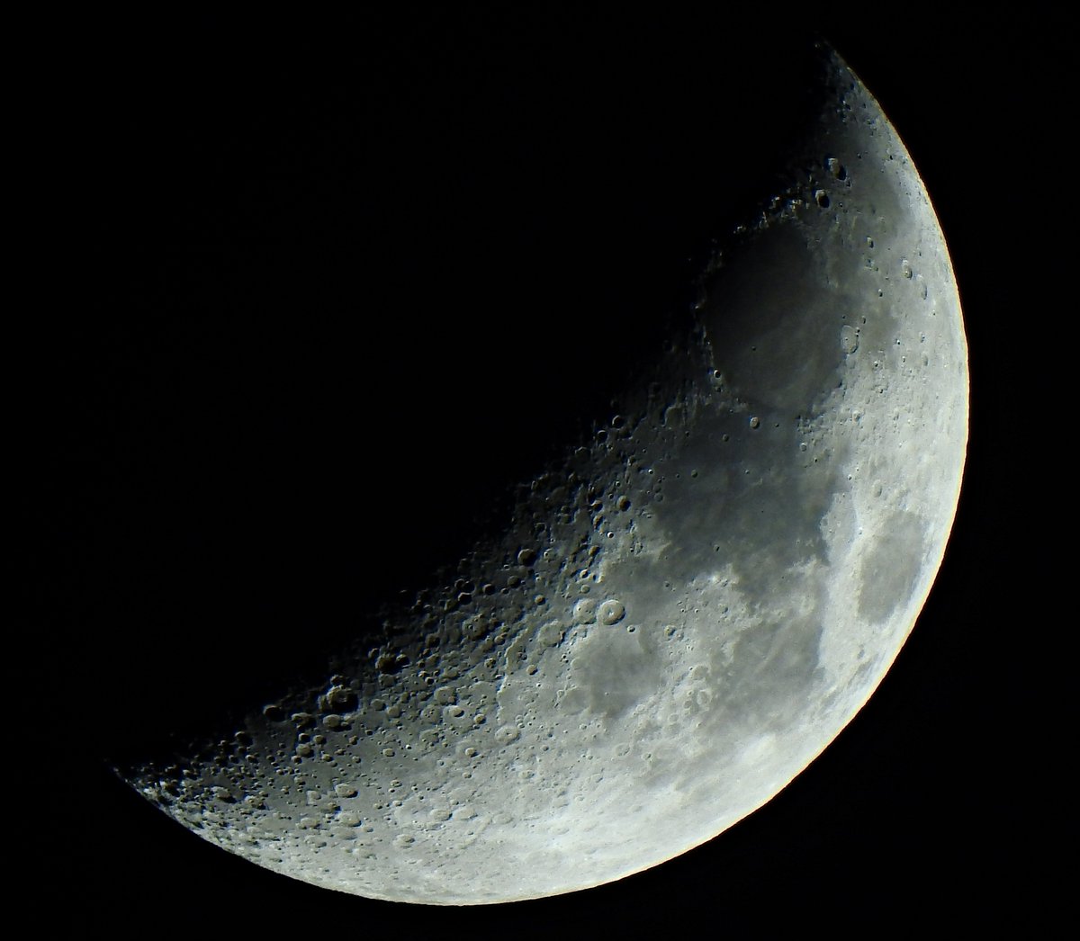 toro_an's tweet photo. La Luna hoy.... https://t.co/LDhRAPoapy