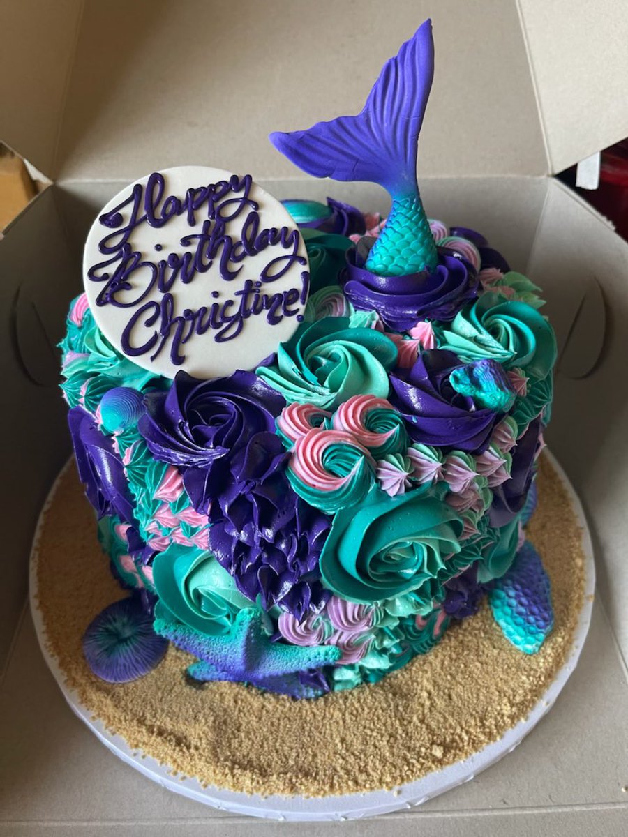 creative_wishes's tweet photo. @freedsbakery Thank you for this stunning cake my honey just brought home for me! #mermaids #bakery #cake #lasvegas #BirthdayCake #celebrate #champagnewishescreativedesigns #vegaslife #vegasparty #ocean #beachparty #edibleart #art https://t.co/ojWMM9S2ZV