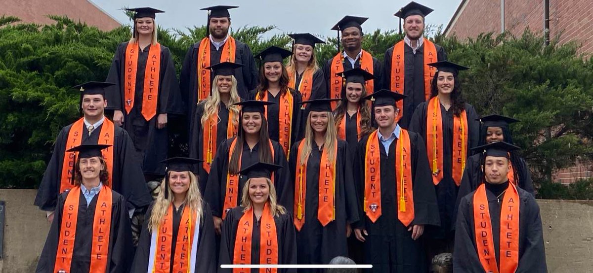 ETHAN_RECLAIM's tweet photo. 🎓 Congratulations to all of our student-athletes who graduated today! We are so proud of you! 🎓 https://t.co/aNY17mZ612