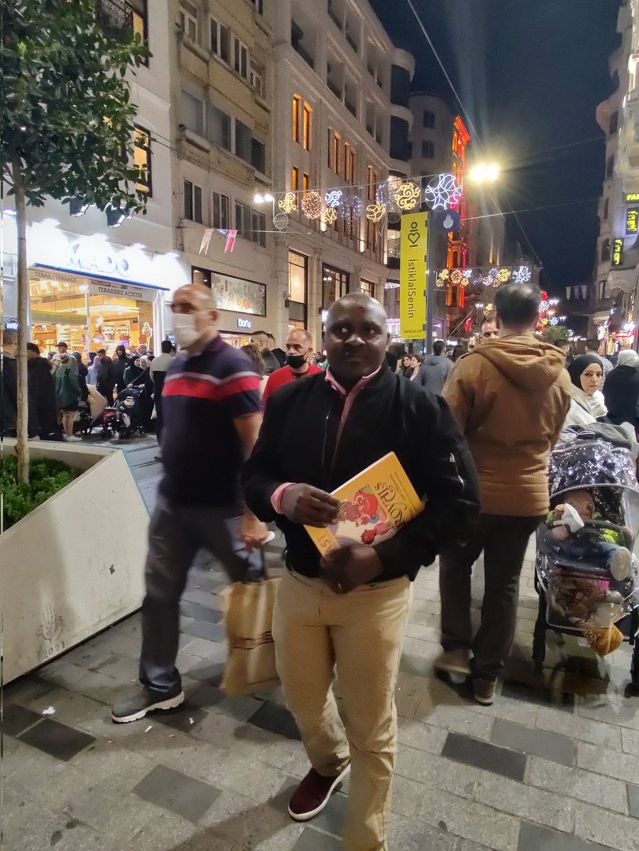 Gideon2F's tweet image. Near Taksim Mosque in Istanbul. 
Love the vibe of this place