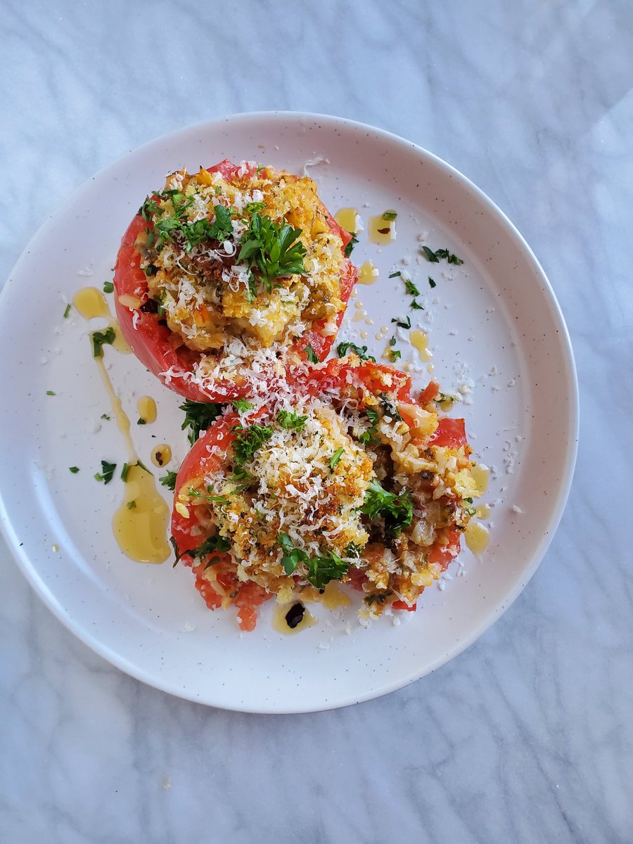 happyveg1986's tweet photo. Tested a stuffed tomato #recipe today and they're divine. Can't wait to share with you guys!
#recipetesting #vegetarian #writingrecipes #Tomatoes #stuffed https://t.co/AgsTAD6I4P