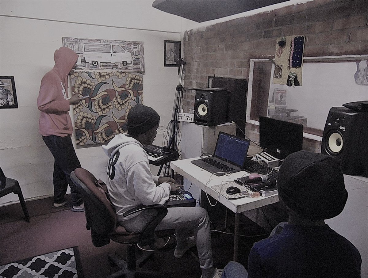 thewalkingmic's tweet photo. #walkingmicrophone studios is ready to welcome creative practitioners in it's new studio space https://t.co/r6LQEkeu6i