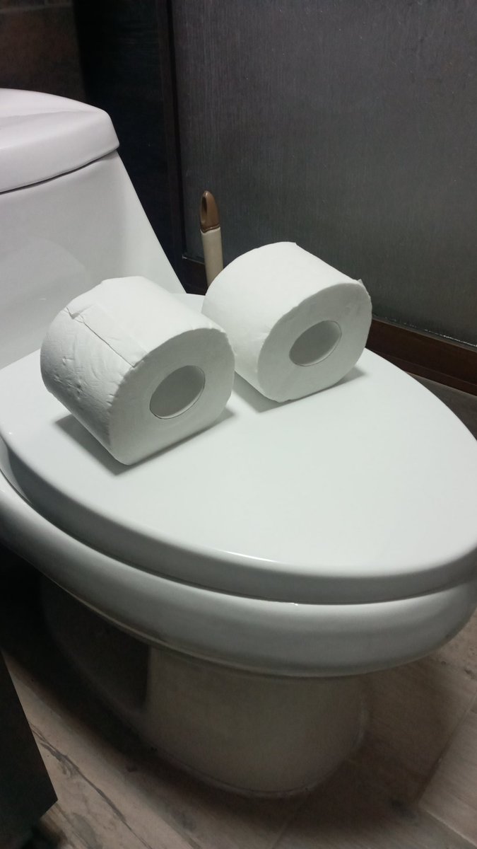 Sol___Rojo___'s tweet photo. Mi baño me obseva !!
#ToyLoco https://t.co/IX9wzsPHMI