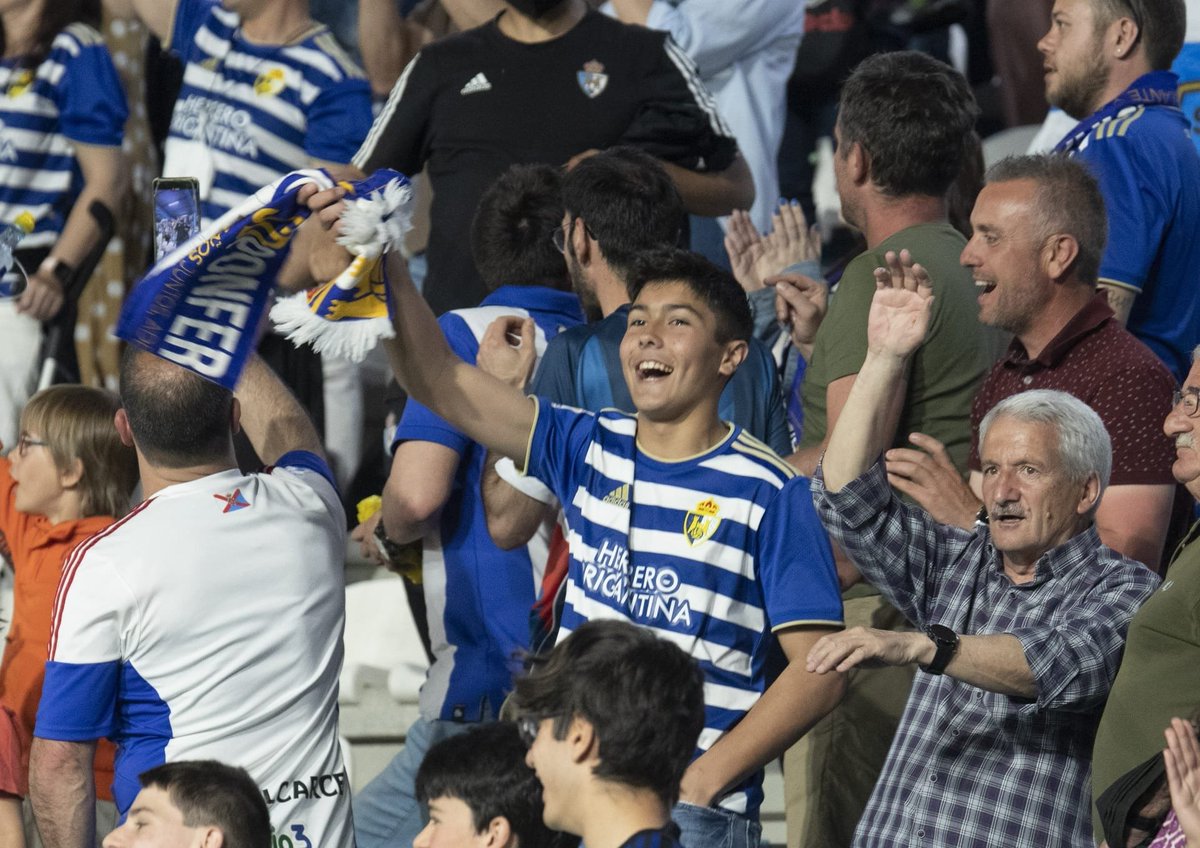 SDP_1922's tweet photo. Luchando juntos cualquier cosa es posible...
¡Felices sueños blanquiazules!💤🛌⚪️🔵
#PonferradinaBurgos
#Adelanteyarriba
#100AñosDeportiva https://t.co/tm2YtIi4w4