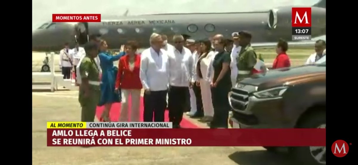 mvzpetris's tweet photo. ¿Qué hace la señora Beatriz Gutiérrez Müeller tomando fotos en una visita de Estado?...
#DeLasRedesPDI https://t.co/r7WRJZBDcK