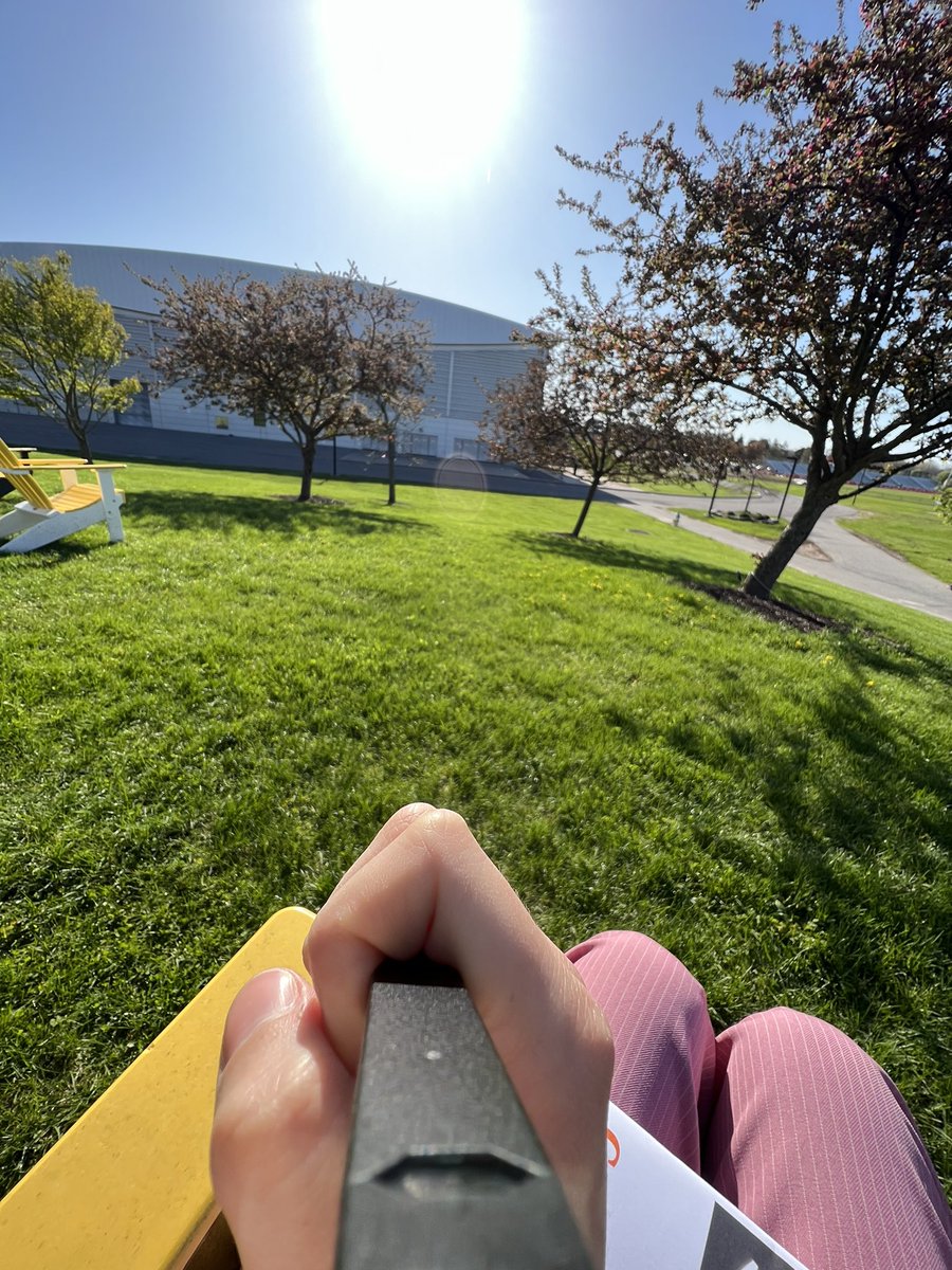 _MaggieNovak_'s tweet photo. pov: ur hitting the juul https://t.co/QbtUiM5Ide