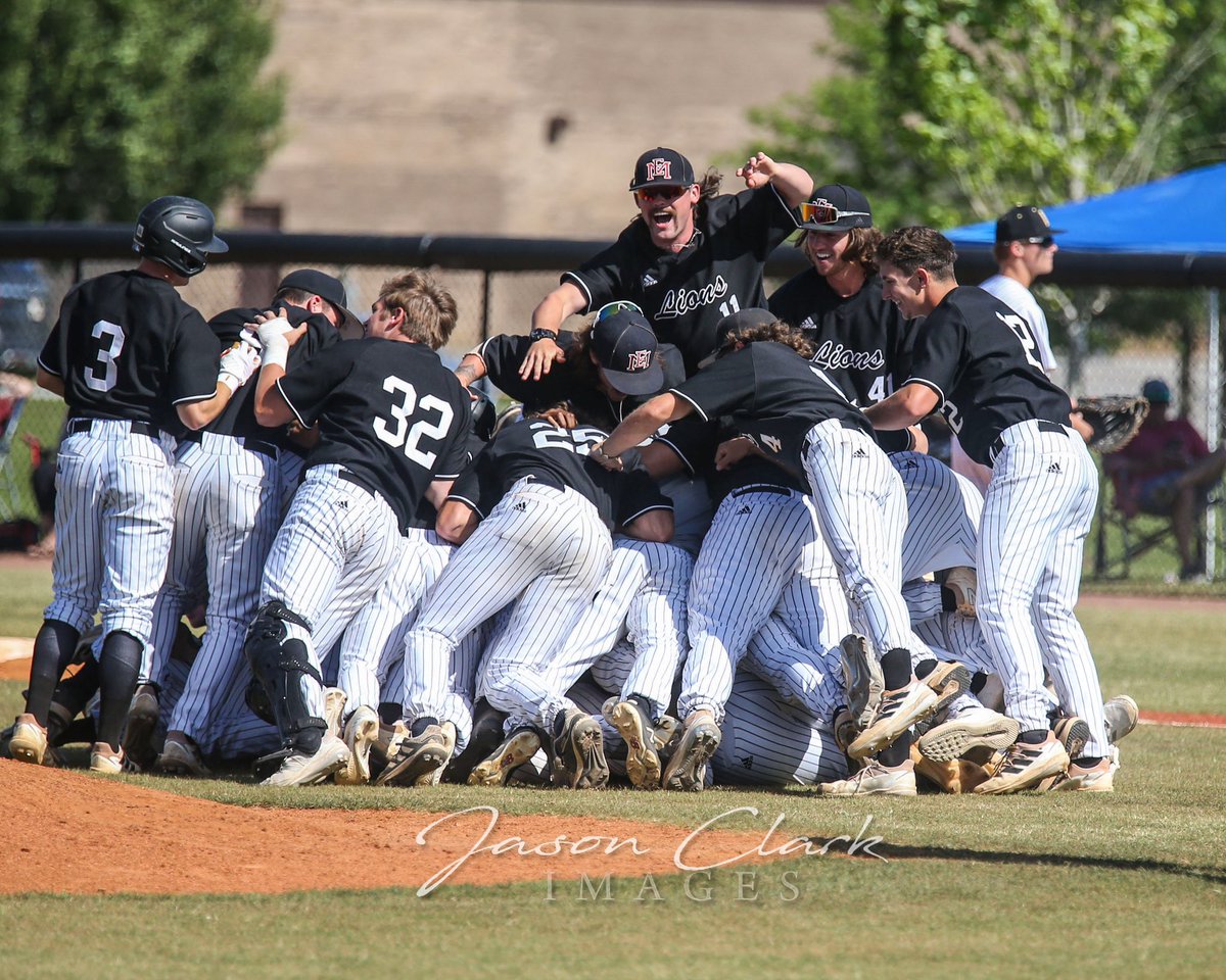 the_jasonclark's tweet photo. @EastMissBB wins!! They lit it up and closed the door in the bottom of the 5th!!  11-1 over East Central @EMCCathletics #emcc #eastmississippi https://t.co/DpGc3aSo2g