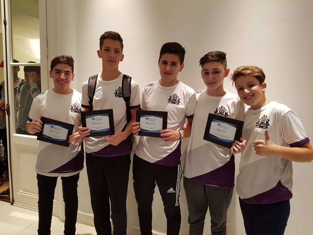 #UnDíaComoHoy, hace cinco años (2017/IW), Kitsune Esports (<a href="/CoutiSZN/">Couti</a> <a href="/FenixFps/">Fenix</a> <a href="/Geckito7/">GeckoNTN</a> <a href="/Faxez7/">ҒΔXEẔ</a>) se proclama campeón de los Playoffs de la Liga Pro de <a href="/LPL_PRO/">Latam Pro League</a>, tras vencer por 4-3 al equipo de <a href="/AFDeSports/">AFD 🏝</a> en la final

#LATAMChallengers