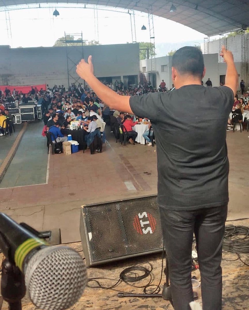 hernandorios's tweet photo. Show en el festival folclórico del SOEM Catamarca por el día del trabajador https://t.co/wFJqskClHs