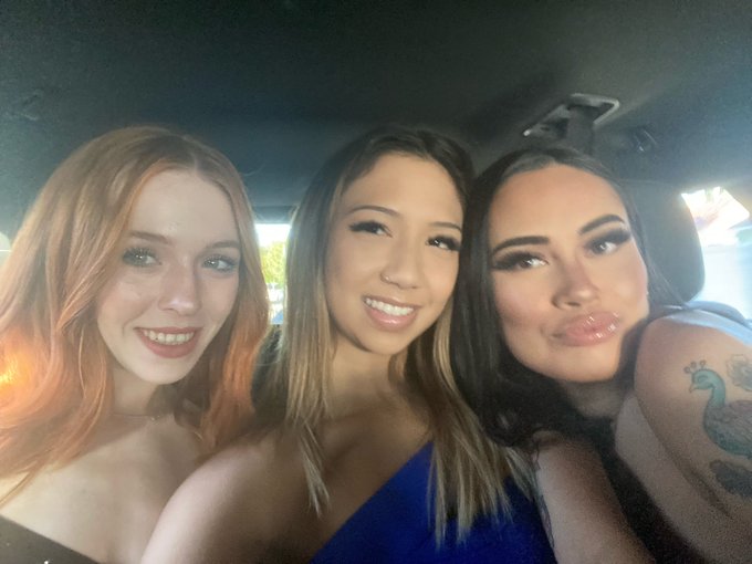 The other night with some fellow sexy workers ✨😘 https://t.co/CV4k9XSMdI<a href="/tag/bussitchallenge"class="tags"><span>#bussitchallenge</span></a>