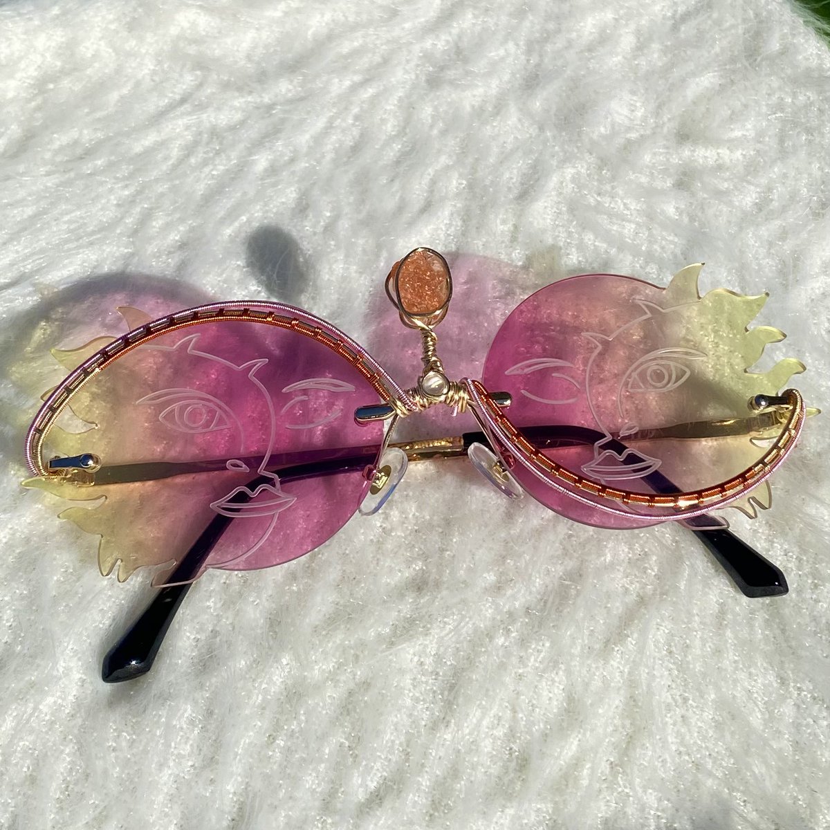 phxwley's tweet photo. 🌙💗🌞Duality🌞💗🌙
•
wrapped w sunstone &amp; moonstone✨
~avail $76 shipped~
~dm to claim~* https://t.co/boDFjxOJNF