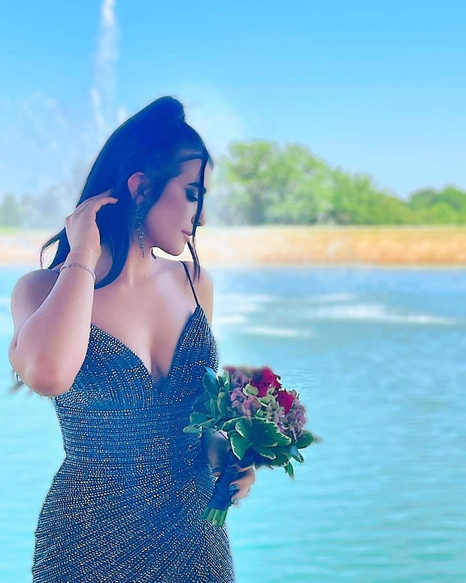 nicolealtieri3's tweet photo. Just showing you what you’re missing out on🌹 https://t.co/b0WulvAY7Q