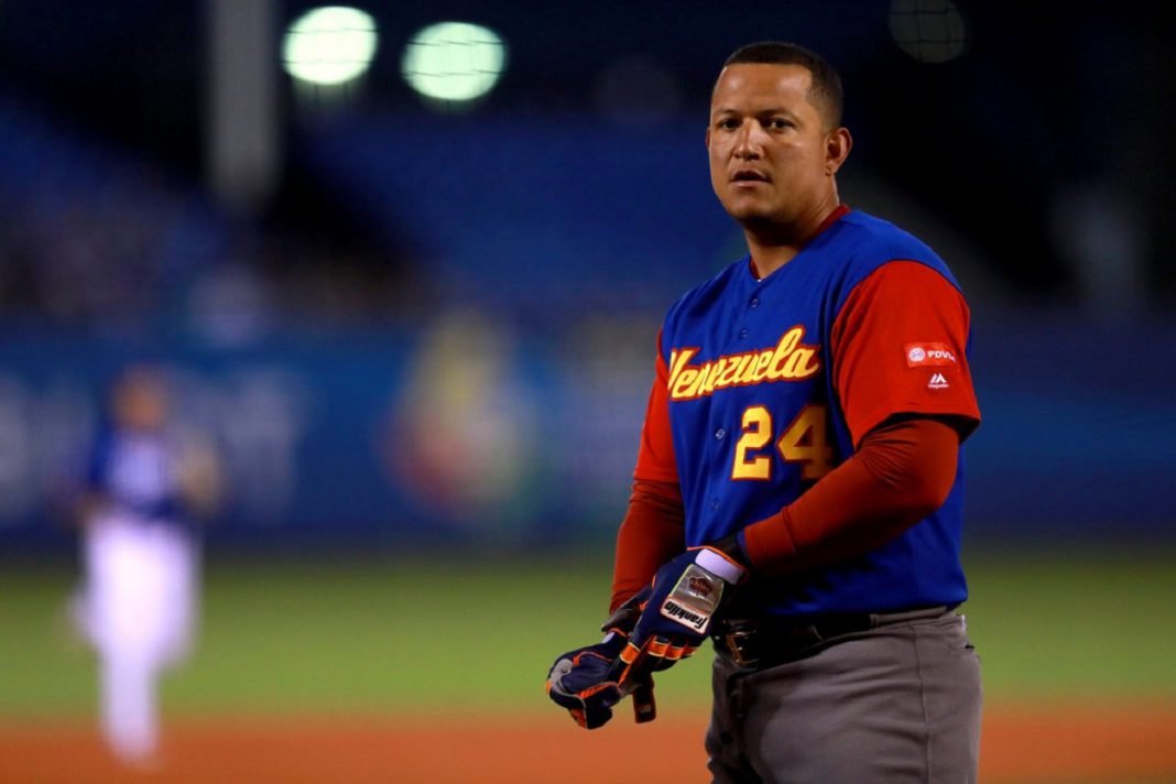 ajtorresd's tweet photo. Miguel Cabrera entre Bateadores Venezolanos es en

Hits: 1ero.
Dobles: 1ero.
Triples: 44to.
Jonrones: 1ero.
C.A.: 1ero
C.I.: 1ero
Prom. Bateo: 1ero.
OPS: 1ero.
WAR: 1ero.

(más de 5000 PA) https://t.co/hlpKfHEDkT