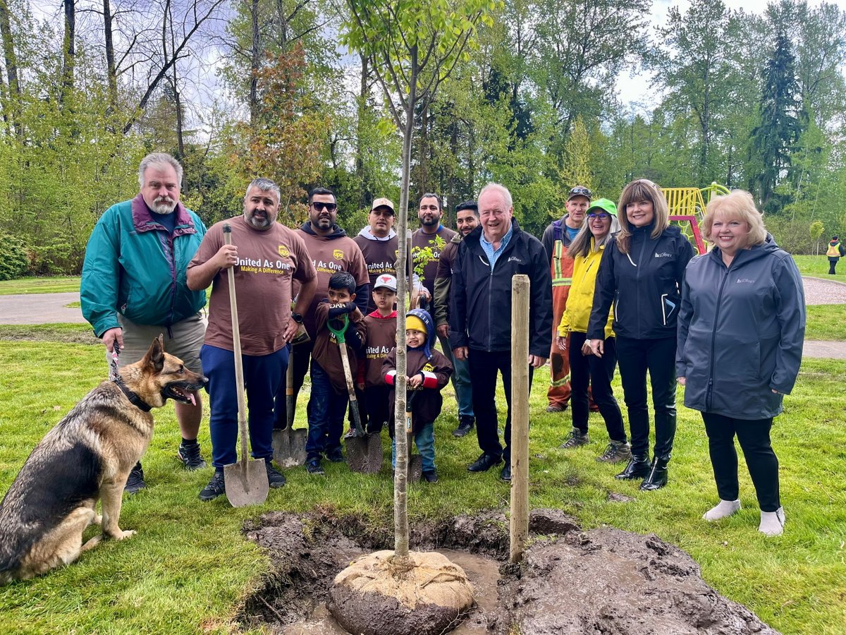 CityofSurrey's tweet photo. Mayor &amp; Council took part in Surrey’s 18th annual Arbor Day celebration today where 46 trees were planted at William Beagle Park. Today’s planting was made possible thanks to a Treemendous Communities grant from @TreeCanada, sponsored by @UPS. https://t.co/glzGBWA5FE