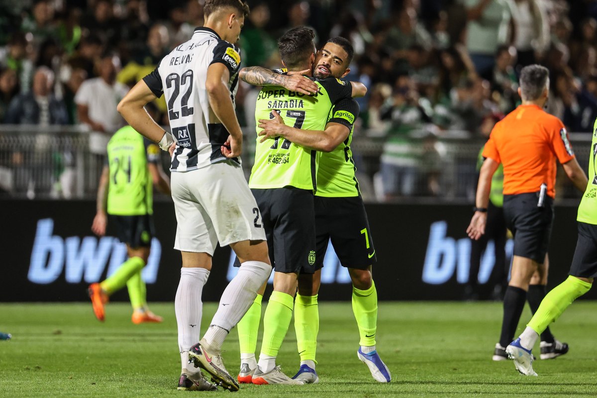 SportingCP's tweet photo. 📸 As imagens da vitória dos Leões na 33.ª jornada 🦁

#PSCSCP #DiaDeSporting #OndeVaiUmVãoTodos https://t.co/VuZOB5n2n0