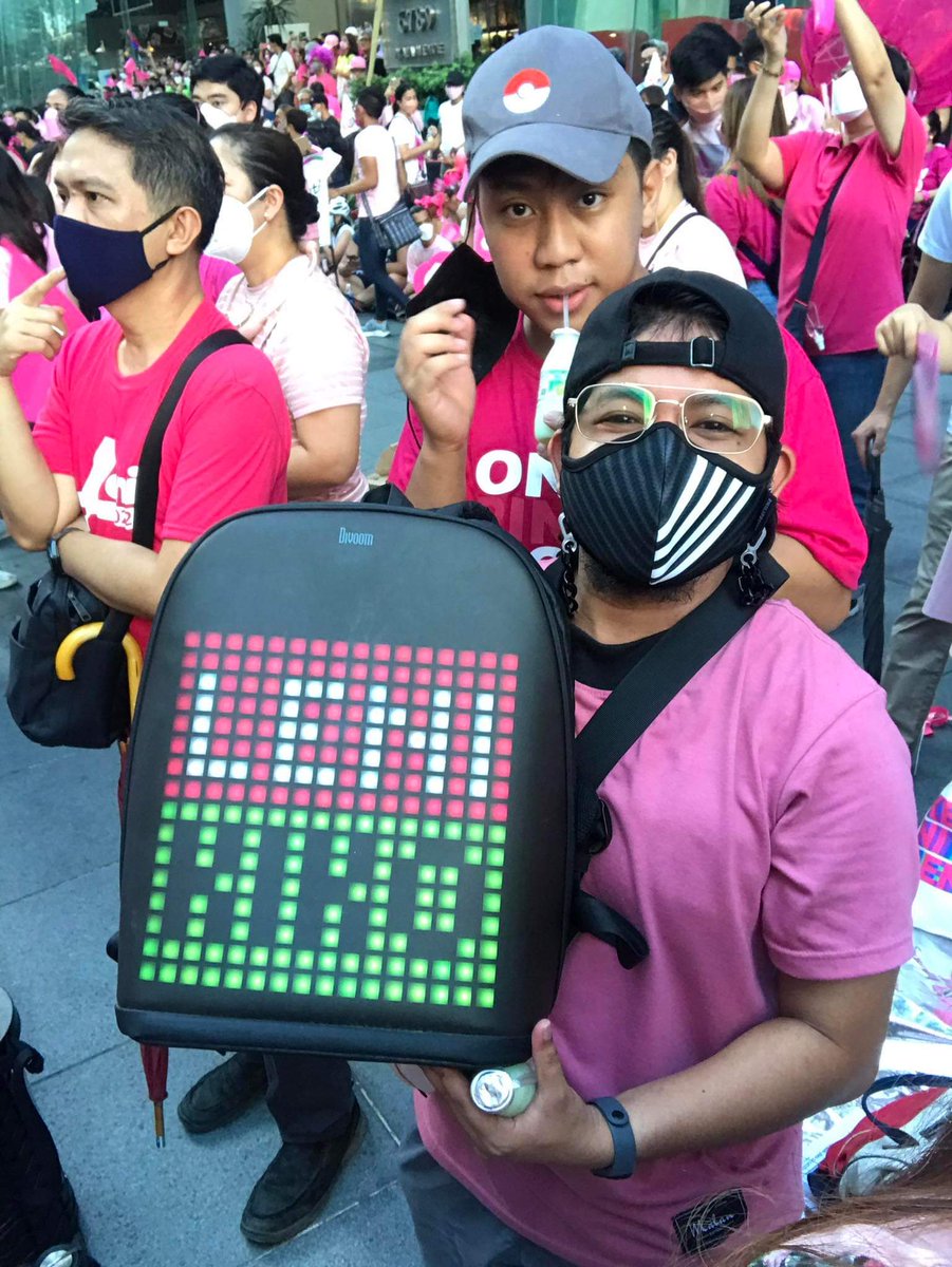 niiiimzzzz's tweet photo. I'm undecided but I decided to attend leni-kiko mda with my cousins and while observing the crowds, I can see that these people really support leni and Kiko without a doubt. I had FUN but please help me find her (last Pic) #MakatiIsPink #Ipana7oNa10ParaSaLahat https://t.co/BvIBYFkQVS