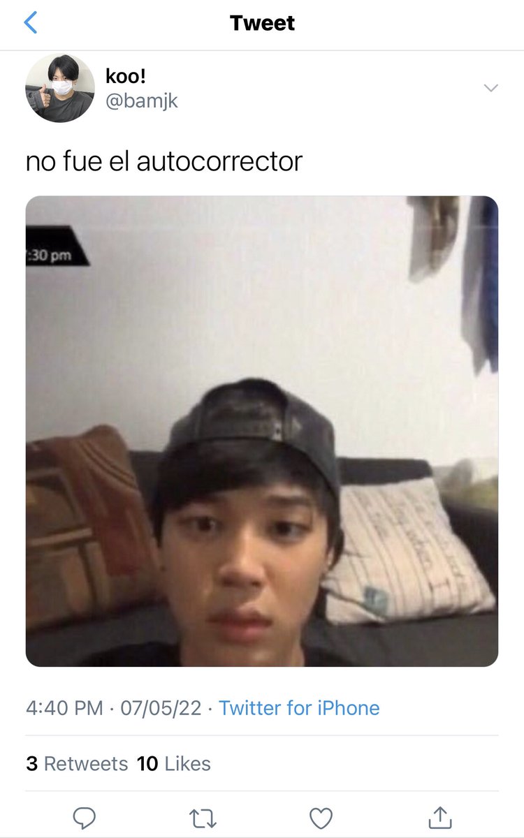 tkoottm's tweet photo. #taekookau

A jk le gusta un chico de su curso que no le da bola, pero el está dispuesto a hacer lo que sea por un poco de su atención.

Incluso si eso implica tener q pasar la línea de Profesor-Alumno con Kim Taehyung, su nuevo profesor sustituto https://t.co/T8OUbJvKA6