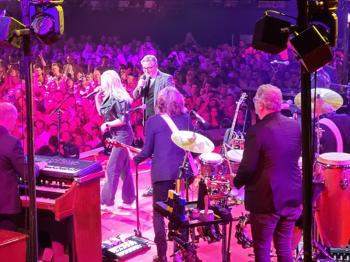 GeraldRensink's tweet photo. Wat een zalige show weer bij @VriendvanAmstel #topartiesten https://t.co/XDD5lrV3Jn