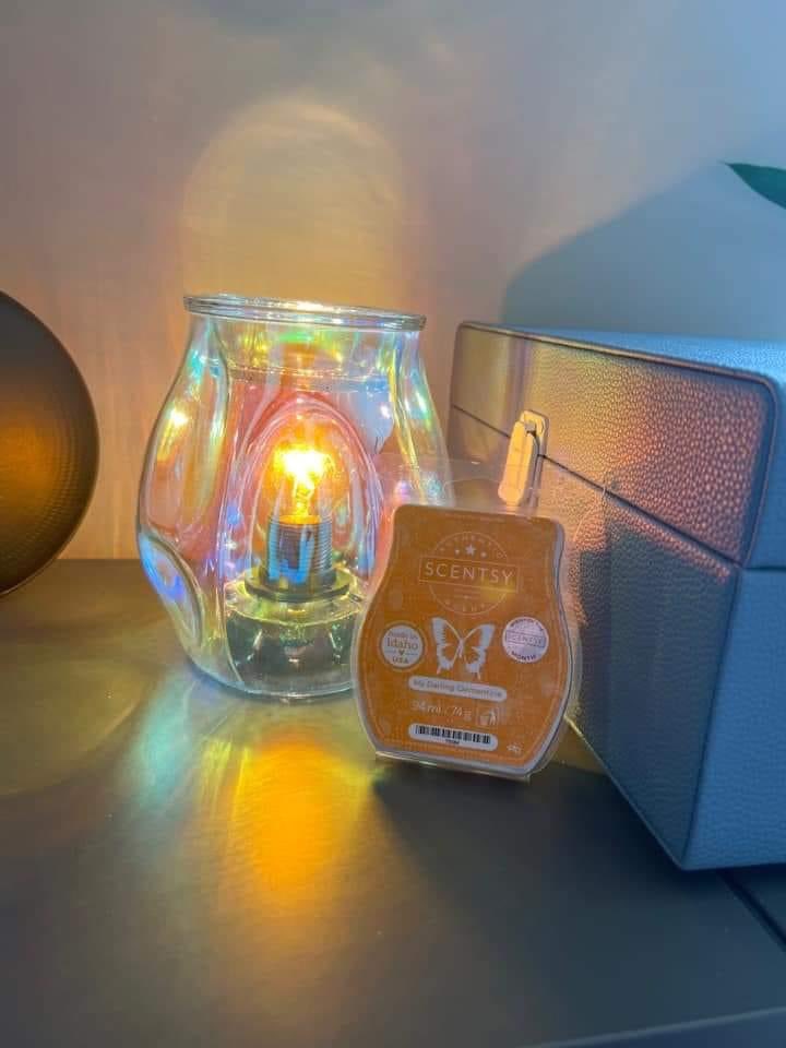 AllScent_byJan's tweet photo. Warmer and Scent of the month 😍 The bubbled iridescent warmer and My darling clementine wax bar have 10% off this month. Click the link in my bio to access my website and all my socials. #scentsy #warmer #warmerandwax #moneyoff #limitedtime #kentscentsy #medwayscentsy #wax #love https://t.co/CBVDIgqAlM