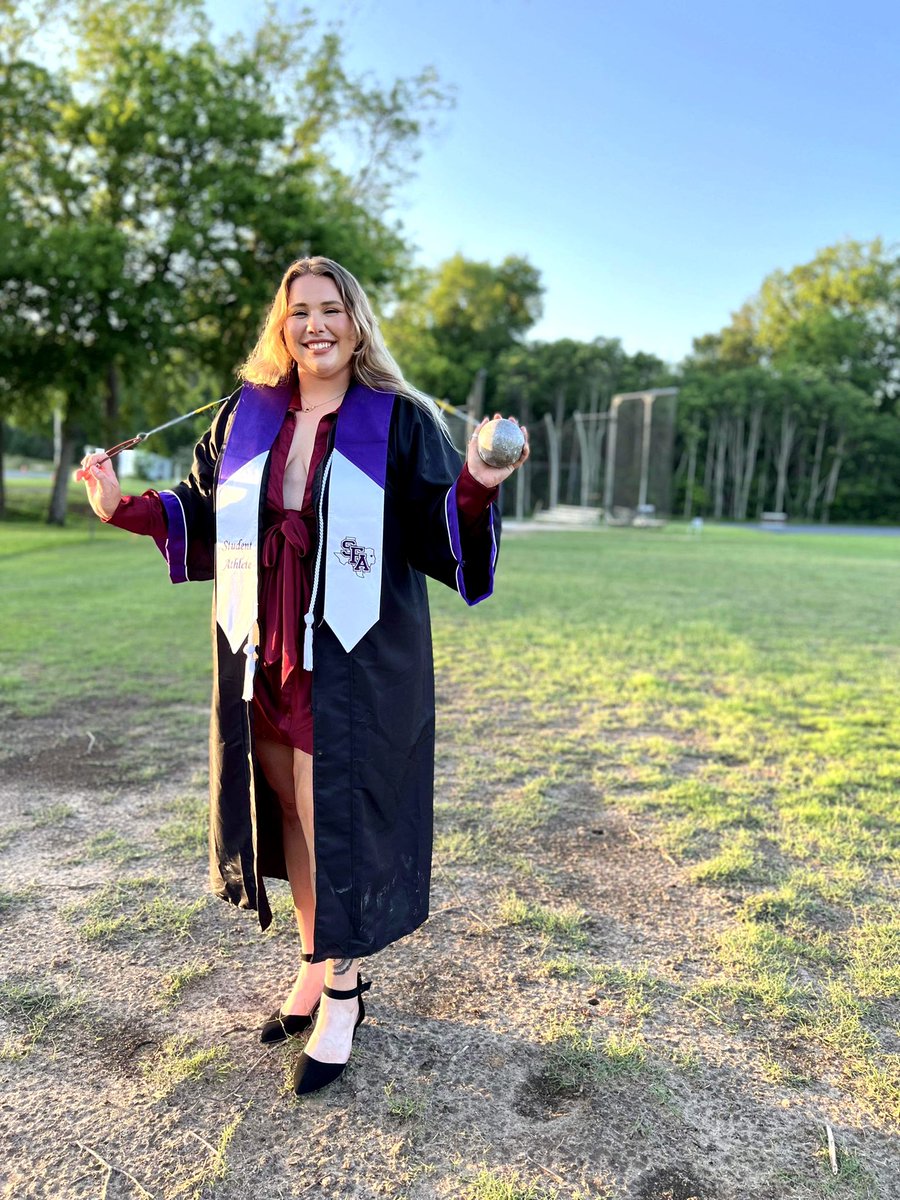 rileycrossbabe's tweet photo. Done with school ✅ https://t.co/5gumsmSTYM