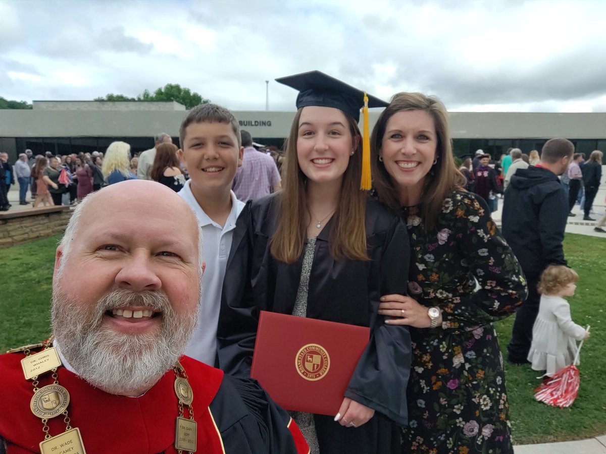 ChrisLWhaley's tweet photo. Commencement #2 @RoaneState #AccessAndSuccess https://t.co/tLnPRGlyno