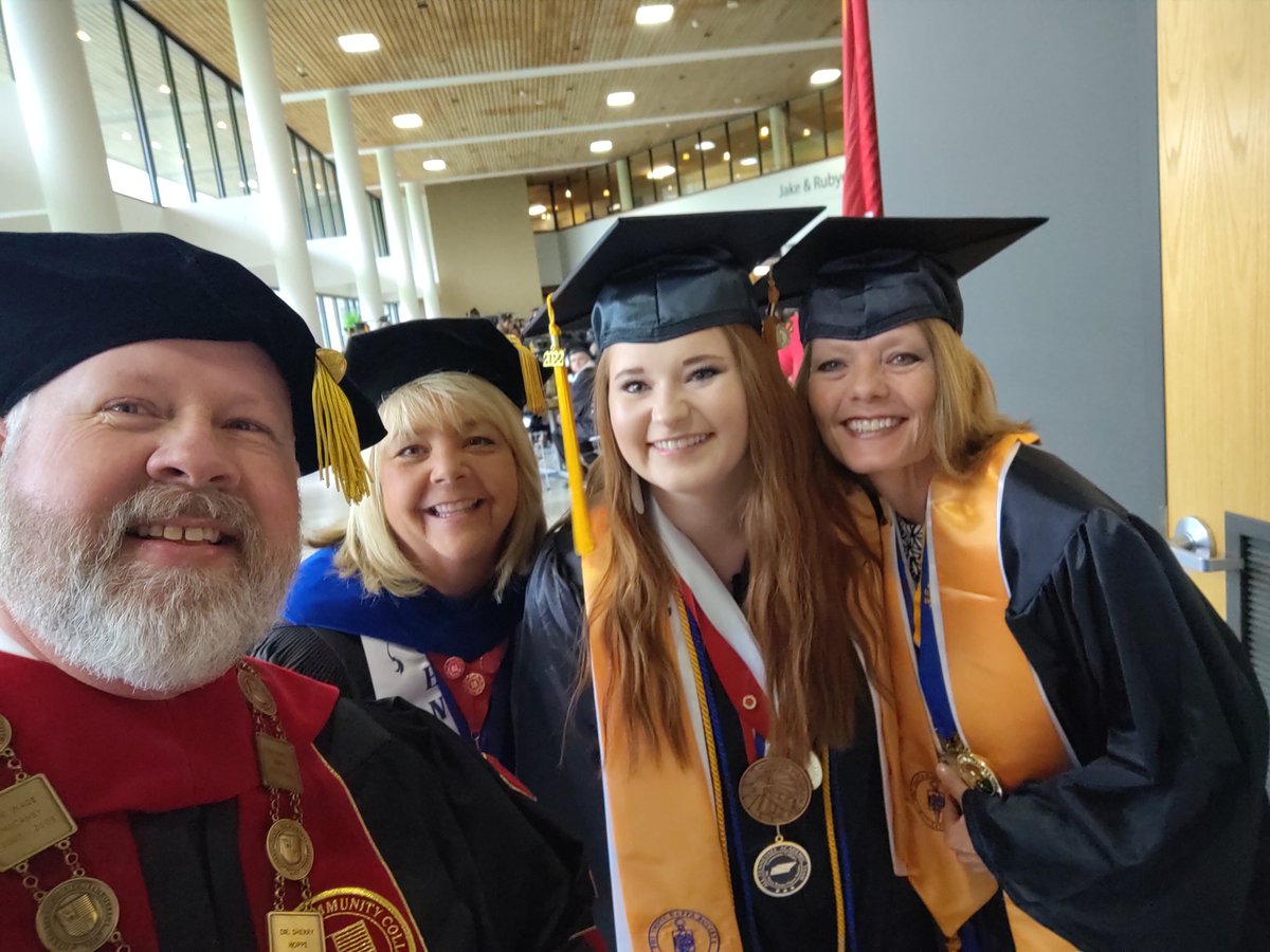 ChrisLWhaley's tweet photo. Commencement #2 @RoaneState #AccessAndSuccess https://t.co/tLnPRGlyno
