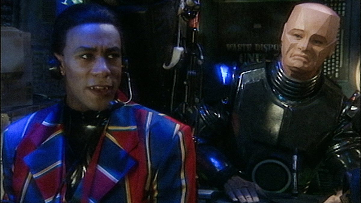 'I'm telling you bud, my nostril hairs are shimmying faster than a grass skirt on a fat Hawaain hula hoop champion. There's something out there.' 

#RDPOTD 📸 #RedDwarf