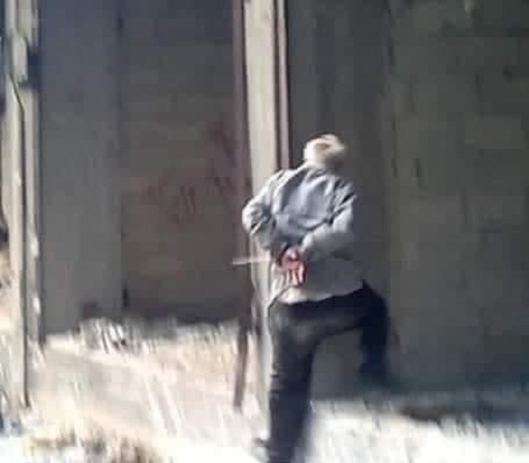 صورة يُمكنكَ سماعُ أنينَها..

#مجزرة_التضامن 
#بشار_الأسد_مجرم_حرب