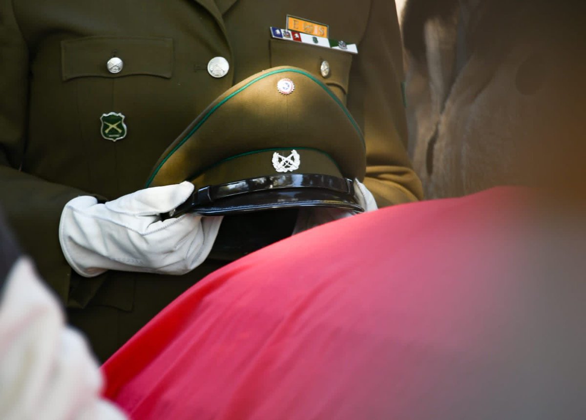 Carabdechile's tweet photo. General Director dispuso el ascenso extraordinario al grado de Suboficial Mayor al Carabinero Breant Rivas Manríquez (QEPD). Además, el cuartel de Renaico llevará su nombre como testimonio y recuerdo permanente para la comunidad. https://t.co/GHbGNXWZUv