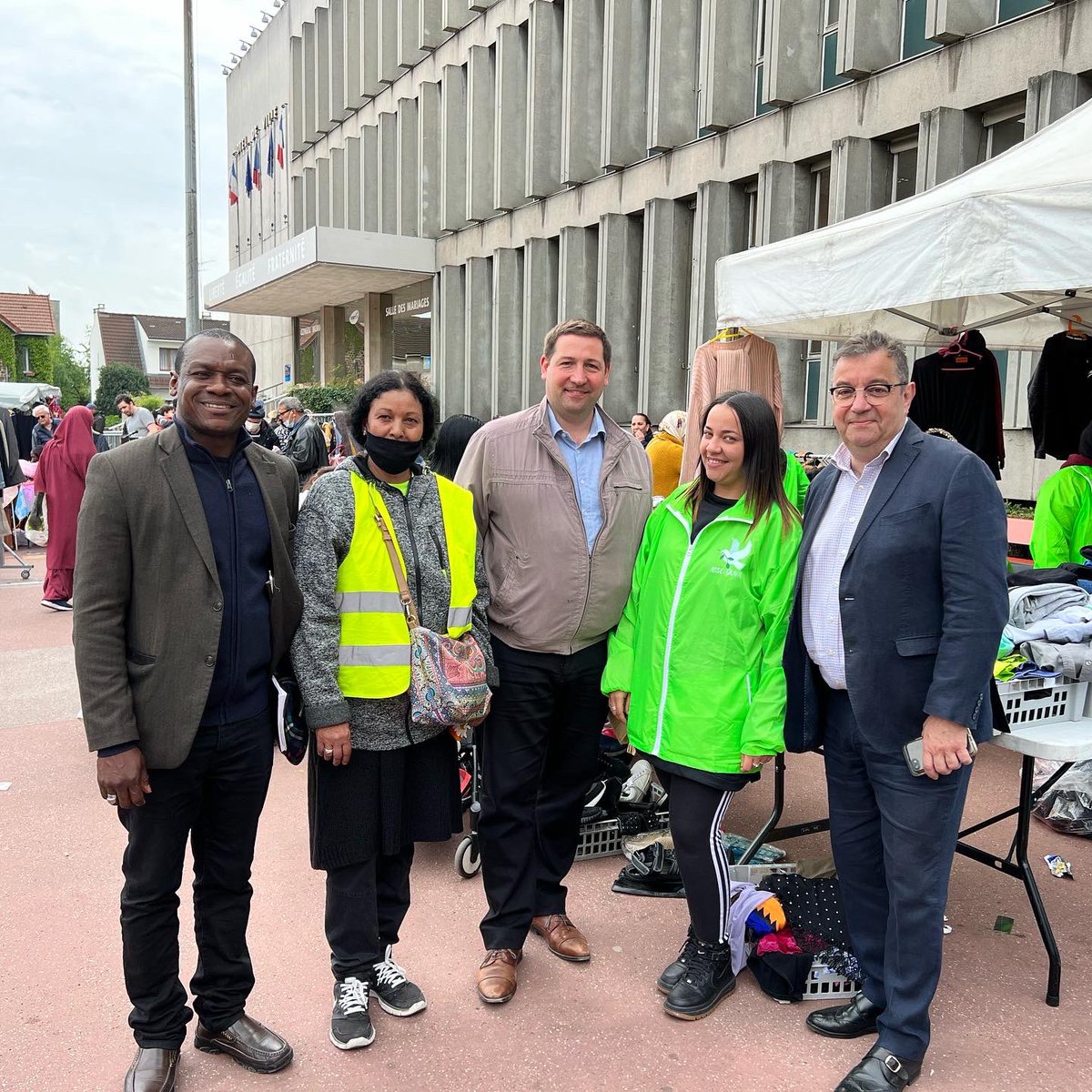 alainramadier's tweet photo. Ce samedi, je me suis rendu à la brocante organisée par l’association « Soleil Solidarité Vacances » à @VilledeBondy, aux côtés de @MaireSHerve et de Robenson Pierre. 

Bravo à Mme KHIRANI pour l’organisation de ce bel événement ! https://t.co/eLDU3t8xLw