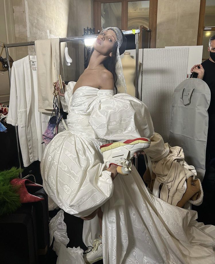 gillarry bot tweet media