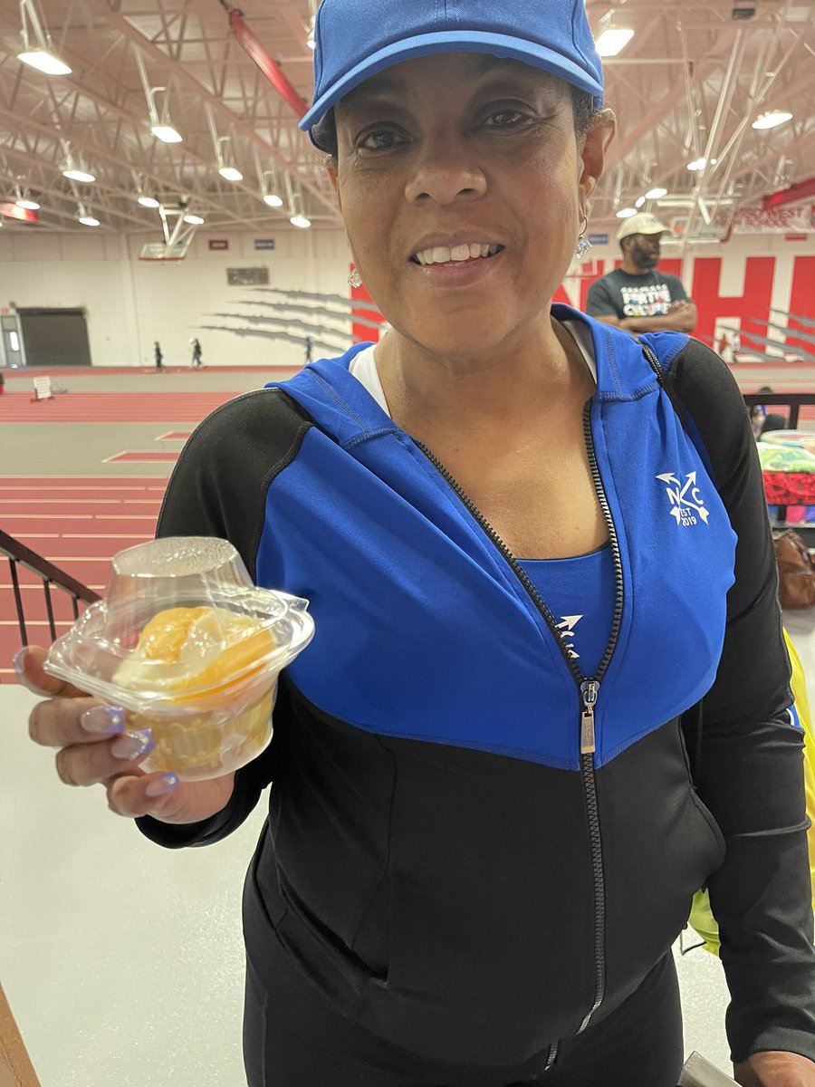 JustUsSweets's tweet photo. Say Hi to our new customer!!! We are sure she will enjoy our peach cupcake!!! Stop by our table at Proviso West High School NOW to buy a cupcake or our strawberry cake 🍰 #theanswerinc #walkathon #mothersday #justussweets https://t.co/C4FP0cJGFX