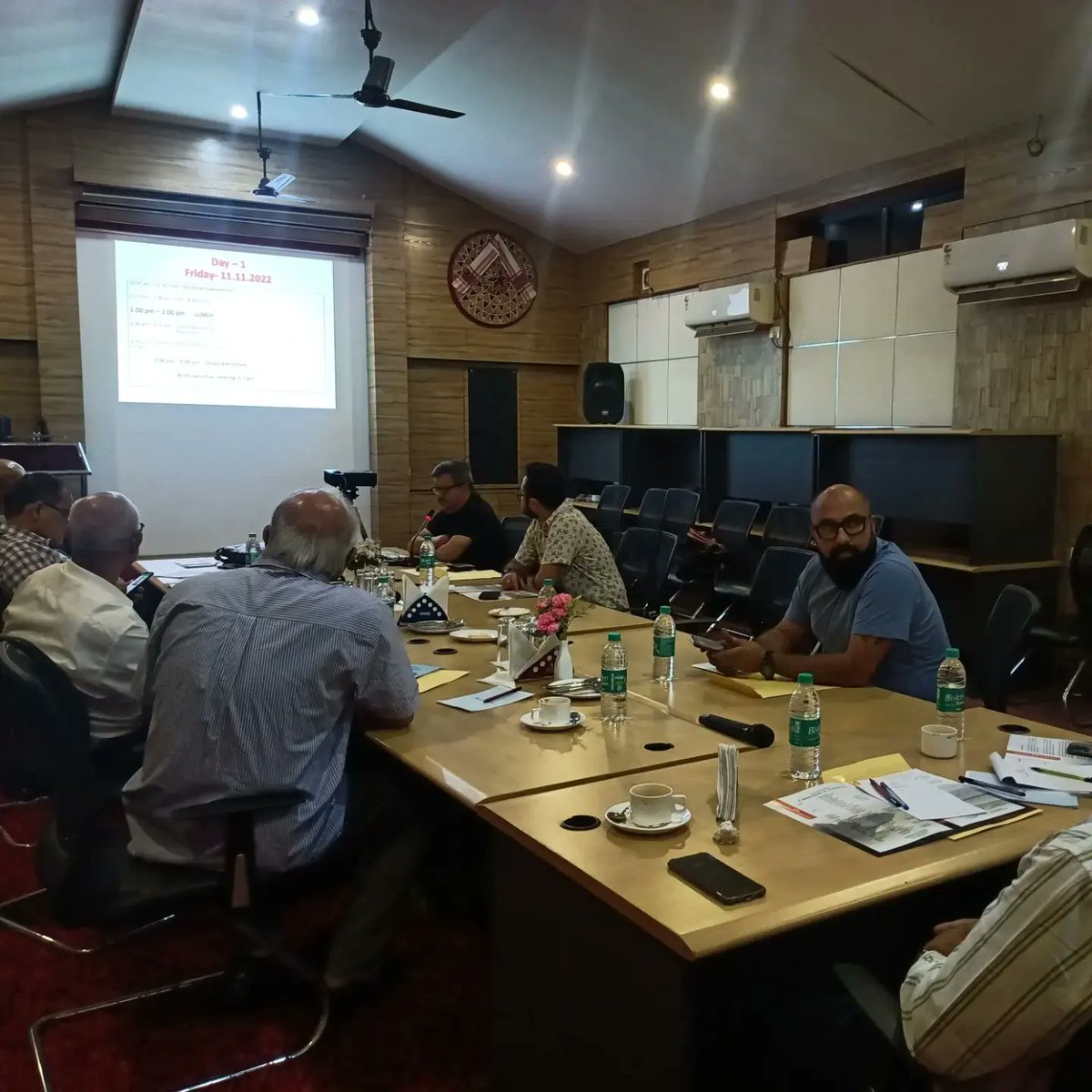mriganka_dr's tweet photo. Another #platform .. #NEDS (North East Diabetes Society) core committee.. discussion about #finnerpoints about upcoming #NEDSCON 22' to be held from 11.11.22..where a host of eminent #national_famed #doctors will be delivering #lectures on various tropics.. https://t.co/s3kfq0wgad