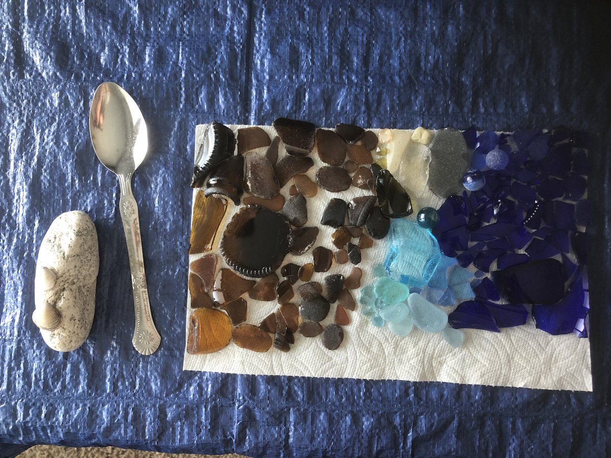 MeadowsweetOf's tweet photo. Get in loser, we’re going stimming by collecting pretty treasures at the river and then arranging them into aesthetically pleasing shapes https://t.co/n6HPvBl8Fq