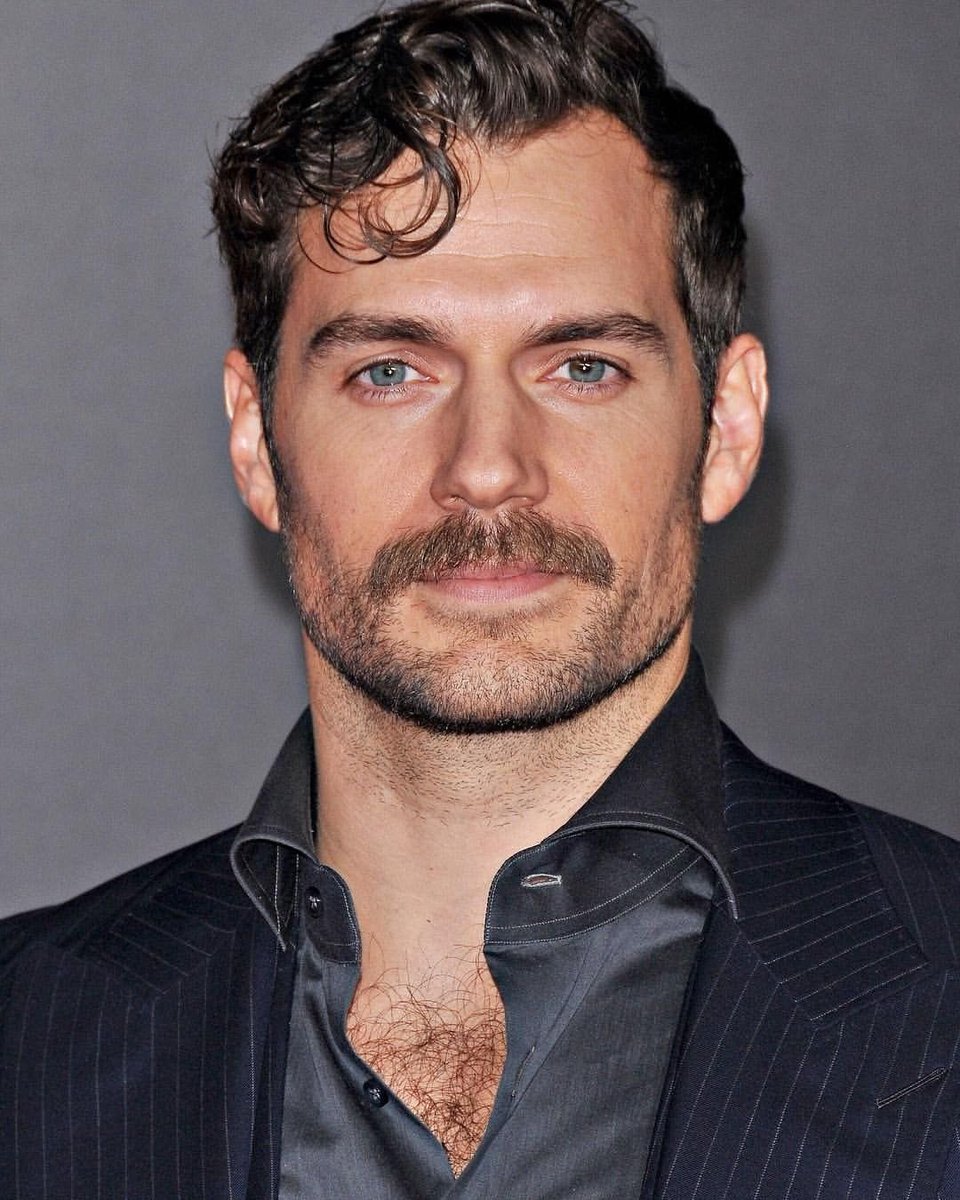henrycavilland's tweet photo. henry cavill and his superman curl https://t.co/cUS0Y2oQap