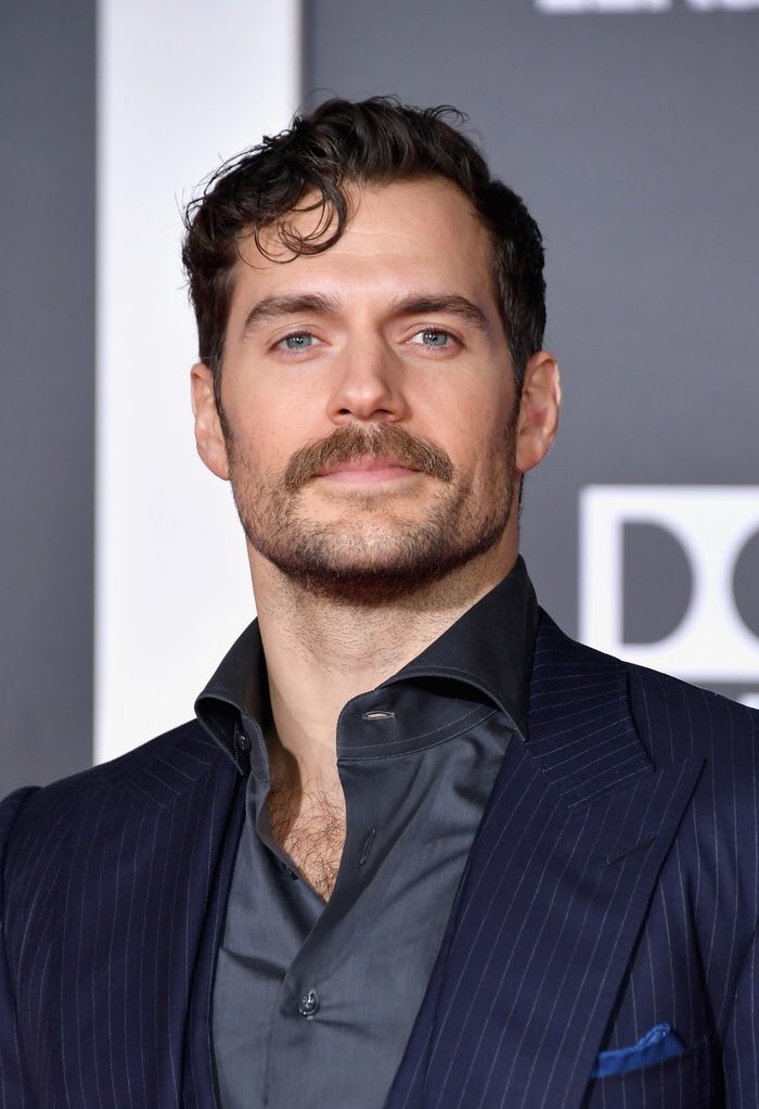 henrycavilland's tweet photo. henry cavill and his superman curl https://t.co/cUS0Y2oQap
