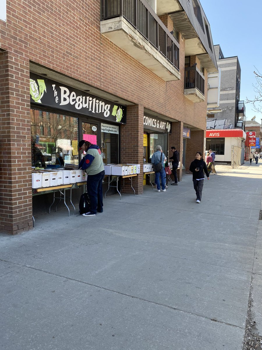 AleksWrobel's tweet photo. The Beguiling has lots of great deals and lots of comics! #FCBD22 #FreeComicBookDay @TheBeguiling https://t.co/Szzrida6qB