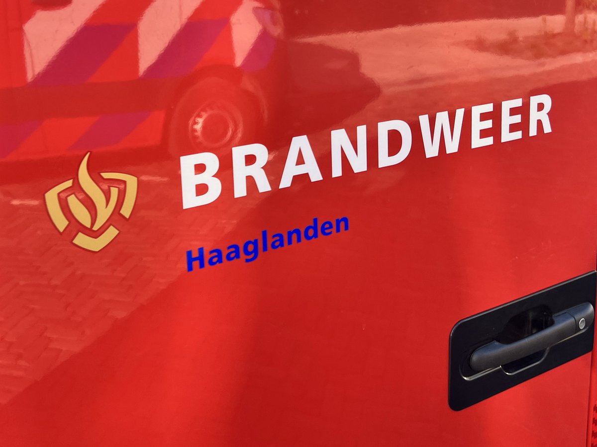 Paul_Boogaard's tweet photo. Verschillende brandweerkorpsen deden vandaag in Nieuw-Beijerland mee aan gewestelijke wedstrijden. @brandweerkwk legde beslag op de 1e plaats, Hendrik-Ido-Ambacht werd 2e en Zwartewaal 3e. Namens @gemeenteHW mocht ik de prijzen uitreiken. Dank @BrandweerNBL voor de organisatie! https://t.co/66j3xQKTl8