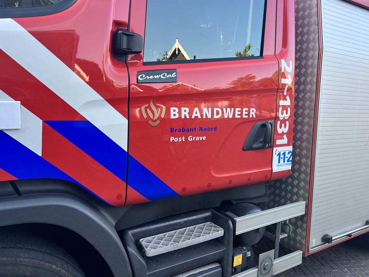 Paul_Boogaard's tweet photo. Verschillende brandweerkorpsen deden vandaag in Nieuw-Beijerland mee aan gewestelijke wedstrijden. @brandweerkwk legde beslag op de 1e plaats, Hendrik-Ido-Ambacht werd 2e en Zwartewaal 3e. Namens @gemeenteHW mocht ik de prijzen uitreiken. Dank @BrandweerNBL voor de organisatie! https://t.co/66j3xQKTl8