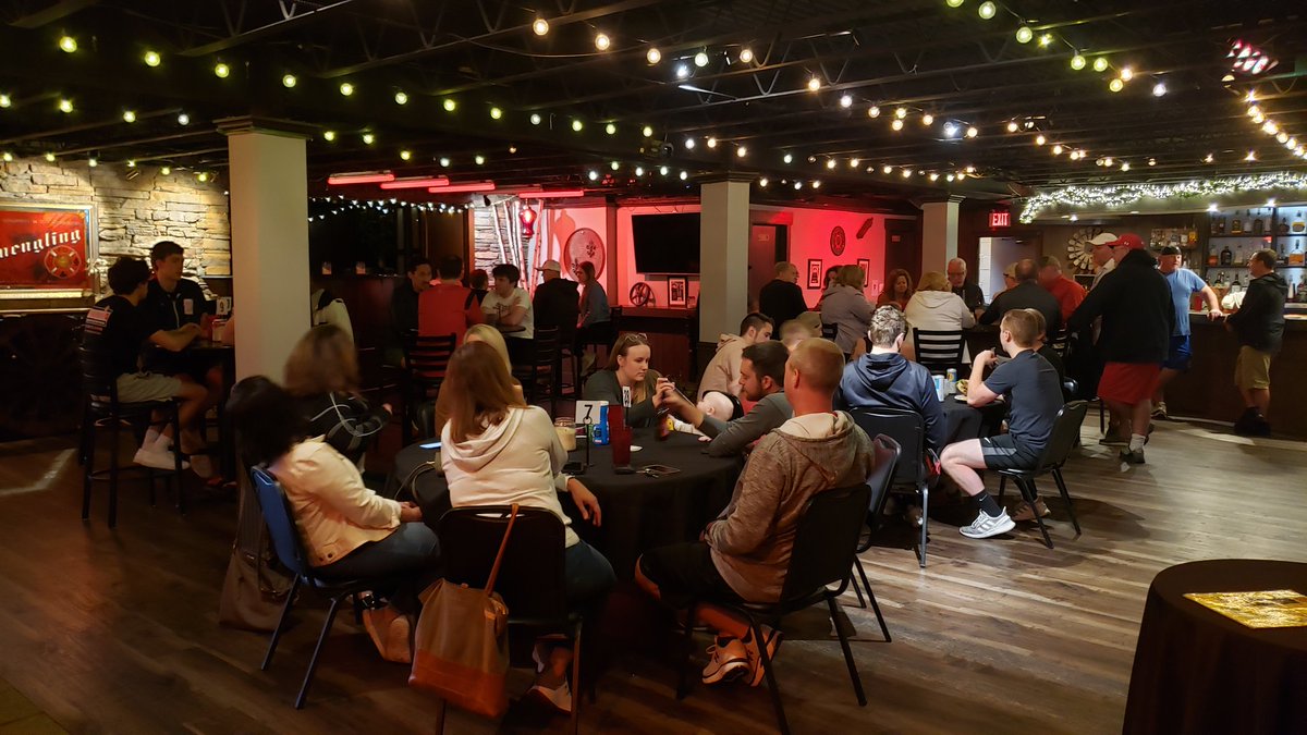 LaSalleAlumni's tweet photo. Finishing up a great event at La Salle alumni owned Public House!
#thanksforhosting
#LancerVolleyball
#LRD https://t.co/nS5kNHMqUn