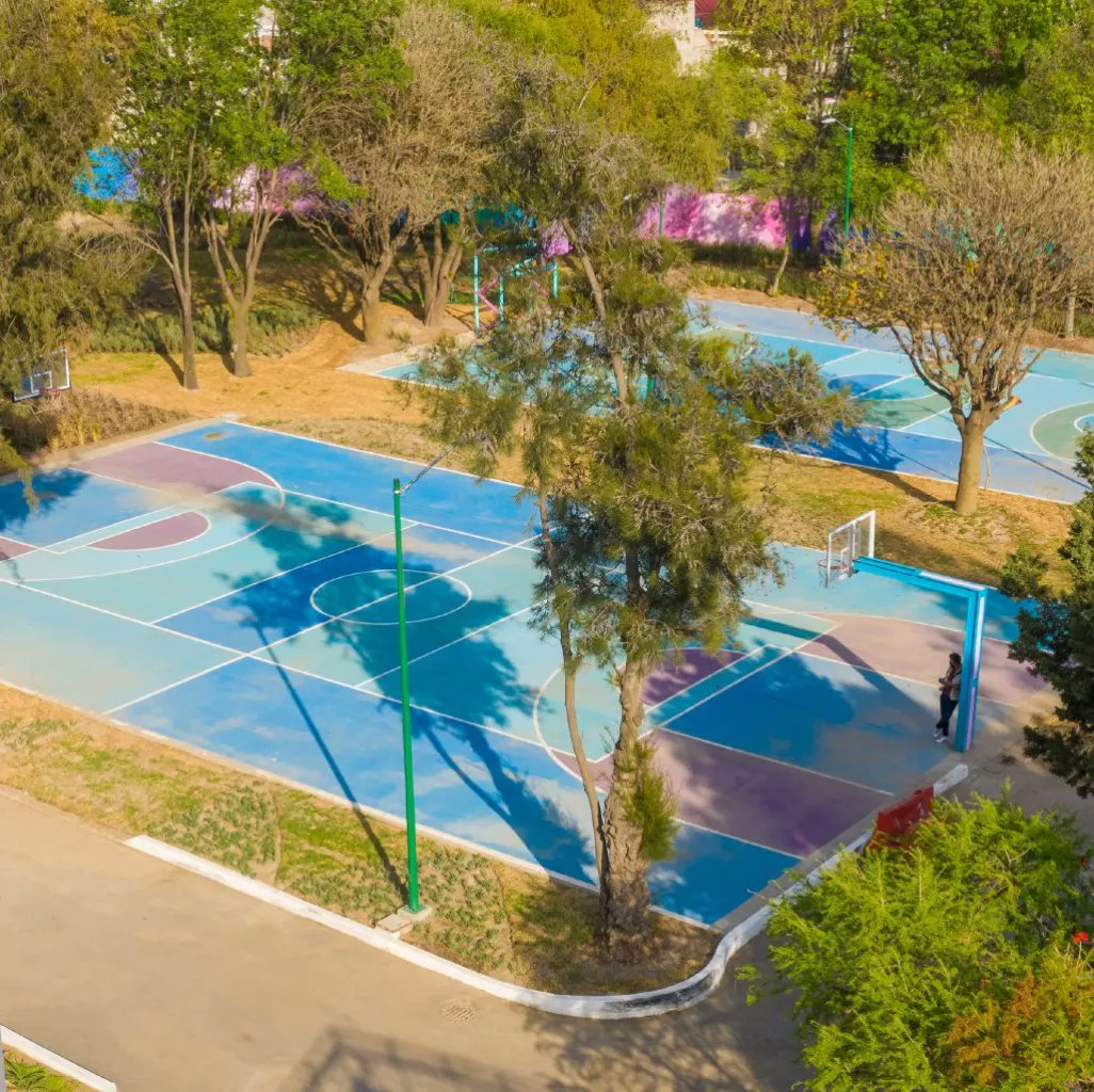 Alc_Iztapalapa's tweet photo. Entre sus áreas deportivas, la recién inaugurada #Utopía #LaCascada cuenta con seis #Multicanchas para la práctica de disciplinas como básquebol o voleibol. A través del deporte queremos transformar nuestra demarcación y construir la paz. https://t.co/GGAEZC6KSt
